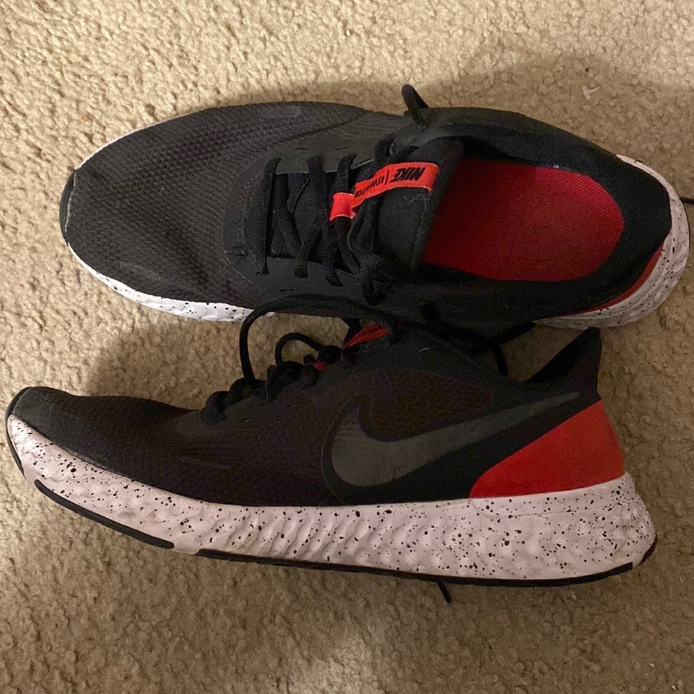 Mens NIKE REVOLUTION, Sz 11